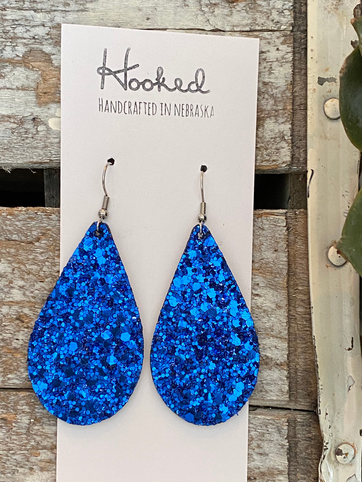 Smashed Sapphire Glitter Teardrops - Medium